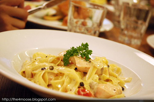 Jolly Frog - Creamy Salmon with Green Peppercorn Pasta