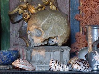Château de Cormatin - Interior - the hall of mirrors - cabinet of curiosities - skull