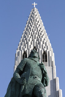 Leifur Eiríksson statue outside Hallgrímskirkja, Skólavörðuholt, Reykjavík, Iceland