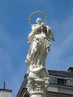St. Pölten, Lower Austria (the art of very historic places and listed religious buildings in the core of downtown St. Pölten), Mariensäule (colonne de Marie, columna de María, column de Mary, colonna di Maria) - Herrenplatz