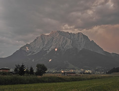 Mountain fire (Zugspitze) / Bergfeuer im Ehrwalder Talkessel