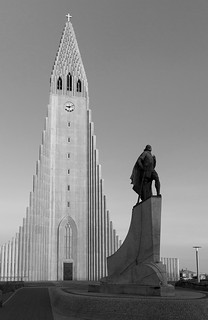 Leifur Eiríksson statue outside Hallgrímskirkja, Skólavörðuholt, Reykjavík, Iceland