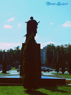 Monument to the soldiers who died in World War II ... Памятник солдатам погибшим во второй мировой войне