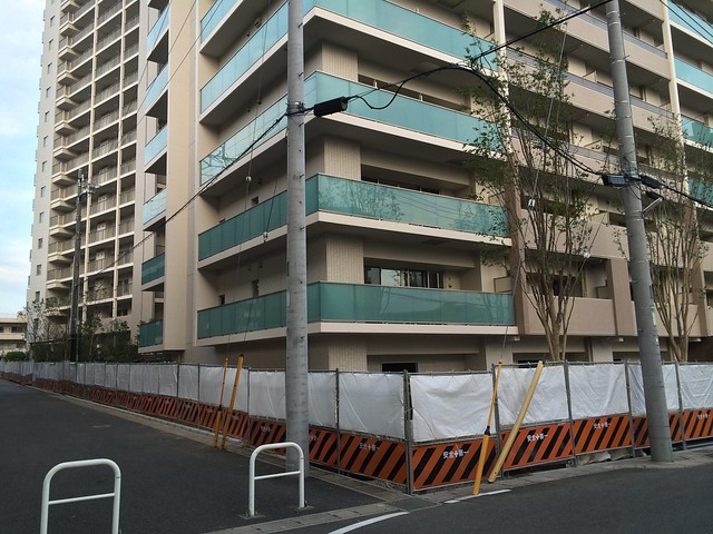 今日のファインシティー東松戸高い塀が取り...
