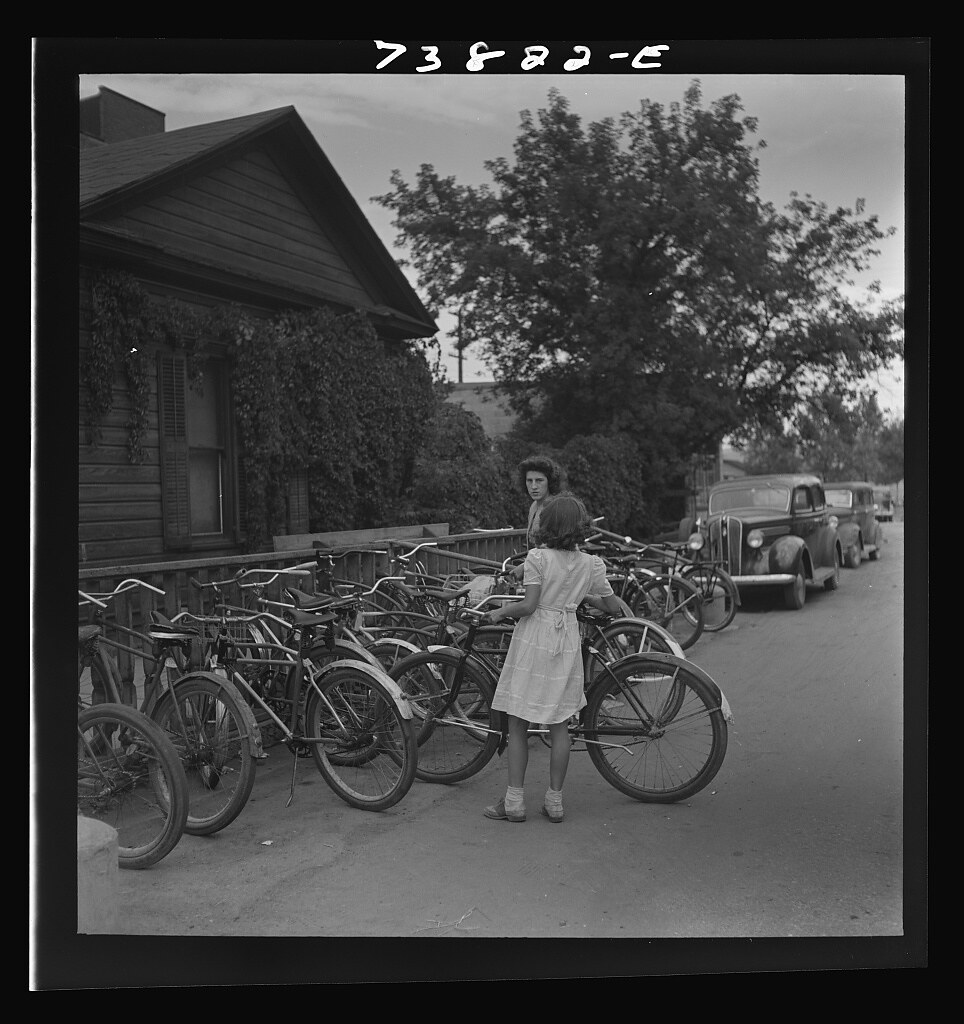 : Pocatello, Idaho. Bicycle racks (1942)