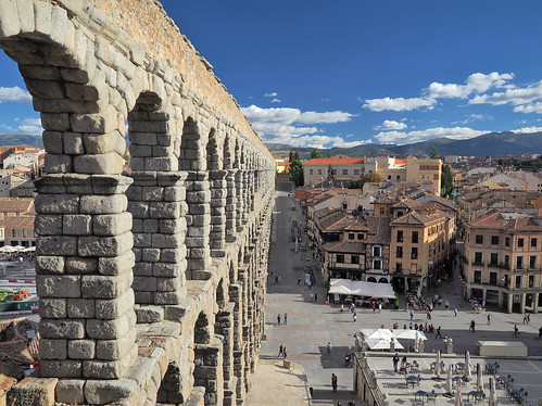 Segovia, aqueduct ©  Dmitry Djouce