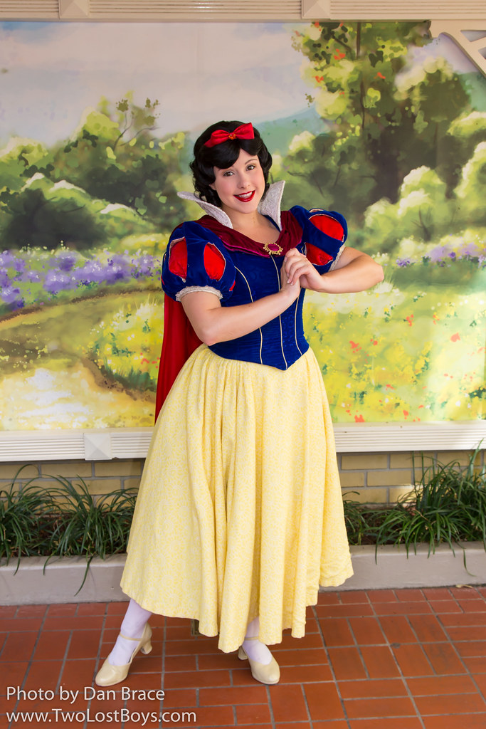 snow white and prince at disney world