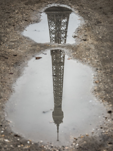 Eiffel Tower in a Puddle ©  kuhnmi