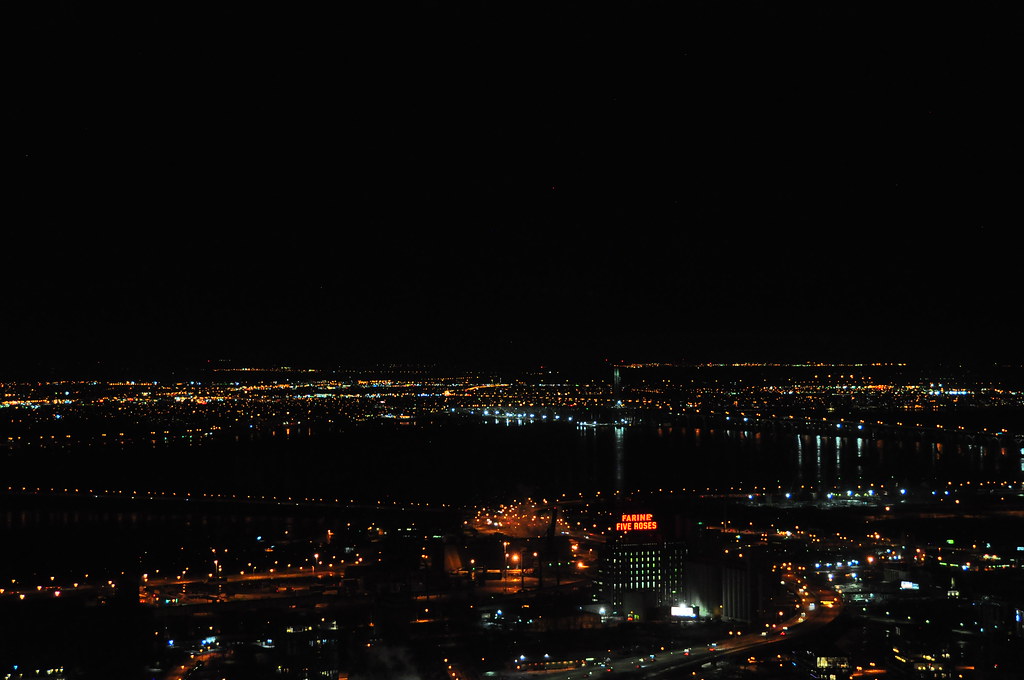 фото: Vue depuis l'observatoire de la Place Ville-Marie la nuit
