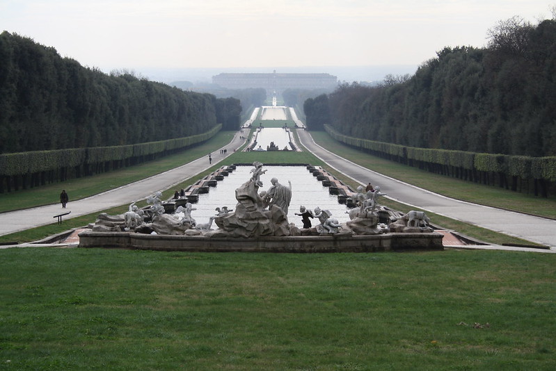 Reggia di Caserta - Il parco<br/>© <a href="https://flickr.com/people/42694445@N07" target="_blank" rel="nofollow">42694445@N07</a> (<a href="https://flickr.com/photo.gne?id=4257155763" target="_blank" rel="nofollow">Flickr</a>)