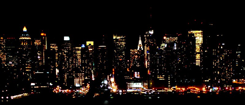 New York by Night<br/>© <a href="https://flickr.com/people/17285762@N02" target="_blank" rel="nofollow">17285762@N02</a> (<a href="https://flickr.com/photo.gne?id=4578693599" target="_blank" rel="nofollow">Flickr</a>)