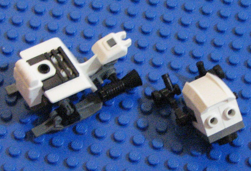 2010 LEGO Star Wars 8084 Snowtrooper Battle Back