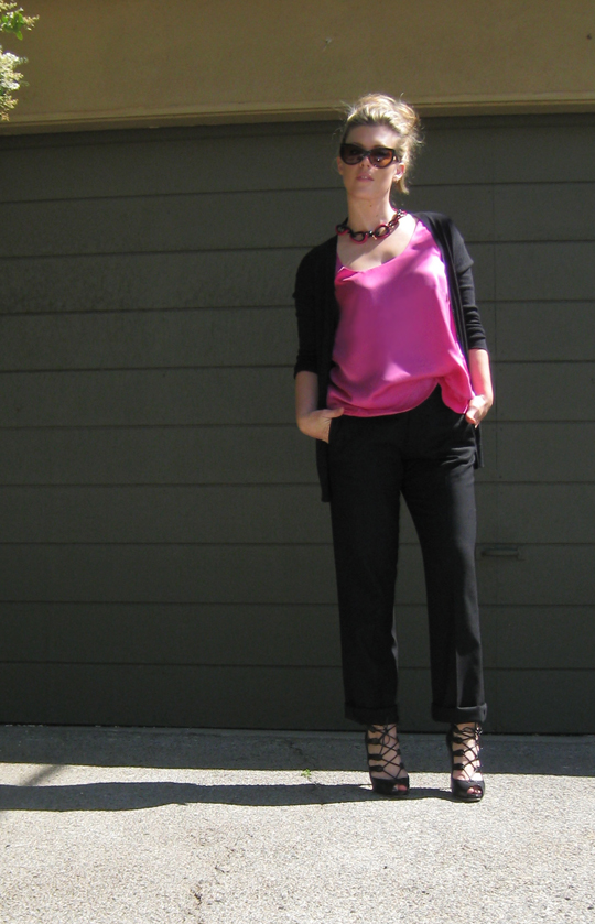 pink tank blouse+black cuffed pants+lace up heels -3