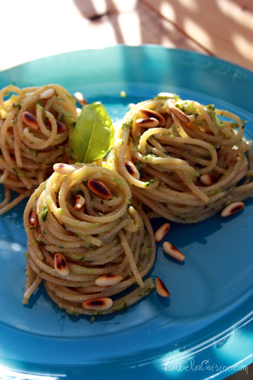 Spaghetti with pesto