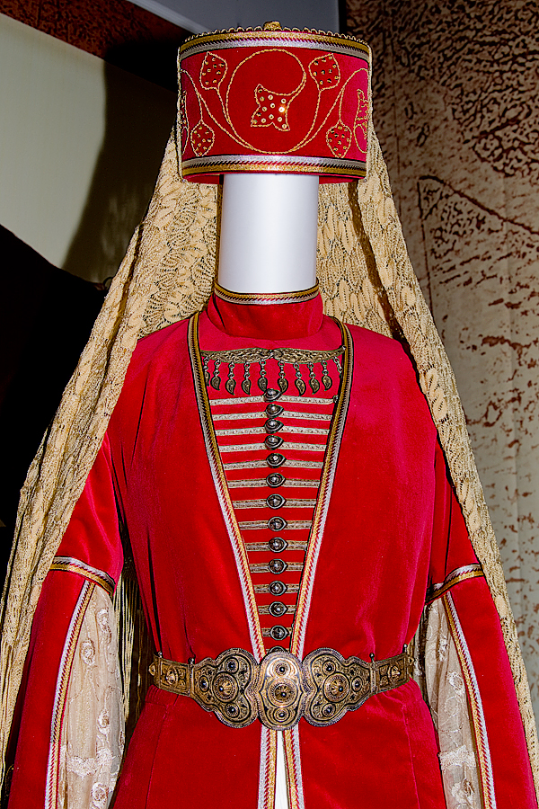 Национальный наряд Черкесов. Традиционный костюм кабардинцев. Платье черкесск