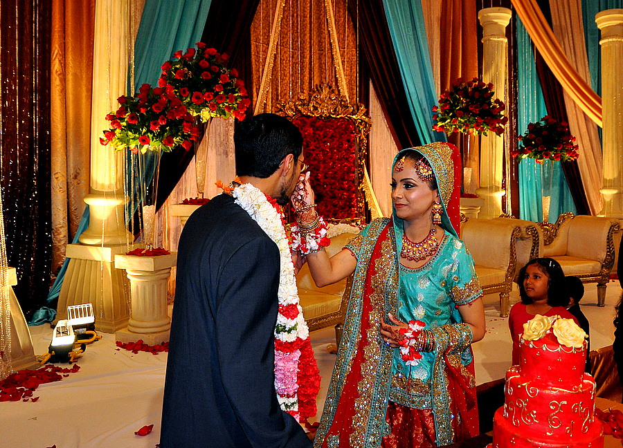 Семейные традиции в Индии. Индийская семья. Индийская свадьба. Индия богатые люди.