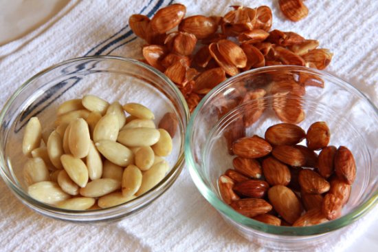 Blanched Almonds 550