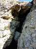 Plage de Paraguano : le rocher calcaire et son passage-cheminée