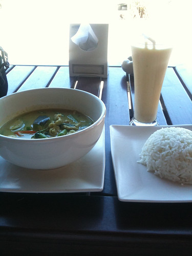 Green Curry and Mango Smoothie