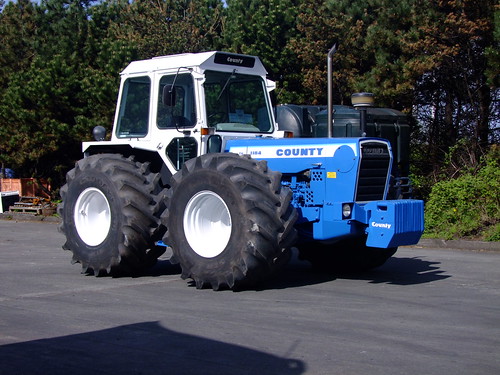 1971 Ford county tractor model 1124