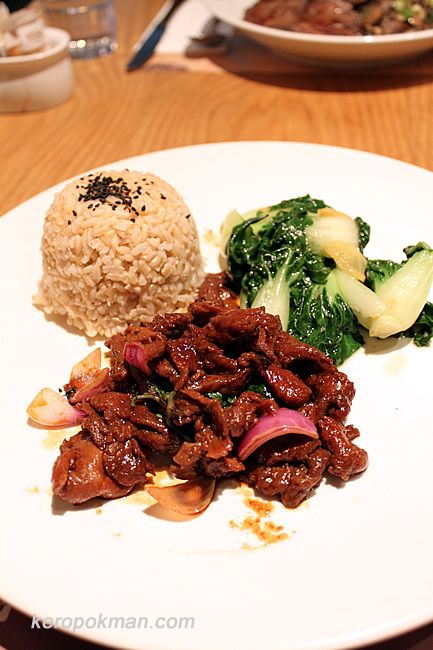 Brown rice with braised pork and vegetables