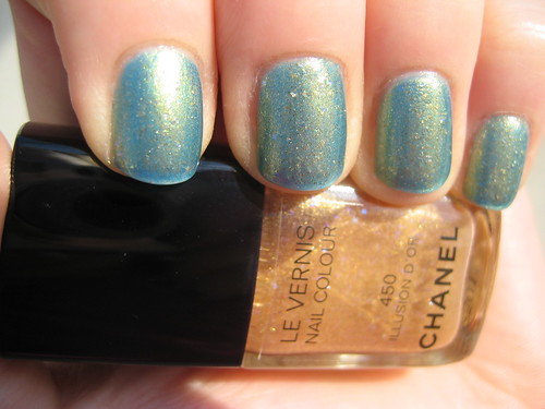 The Beauty of Life: Mani of the Week: Chanel Illusion D'Or