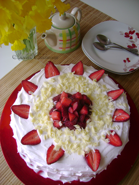 Cake with champagne cream and strawberrys