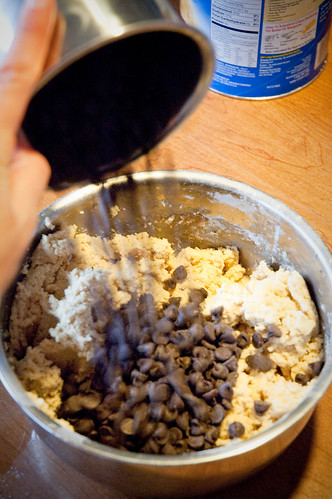 How to: bake chocolate chip cookies