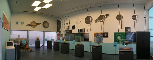 Panorámica de la sala de sondas y sistema solar