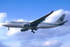 Qatar Airways A330-203 A7-ACA LHR 29/06/2002