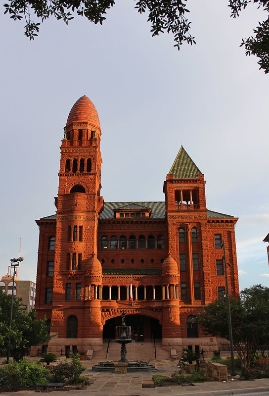 The Old San Antonio Court House<br/>© <a href="https://flickr.com/people/135924873@N02" target="_blank" rel="nofollow">135924873@N02</a> (<a href="https://flickr.com/photo.gne?id=35627019931" target="_blank" rel="nofollow">Flickr</a>)