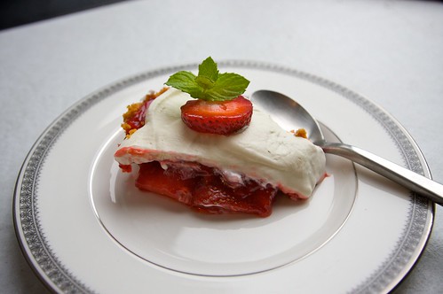 strawberry icebox pie