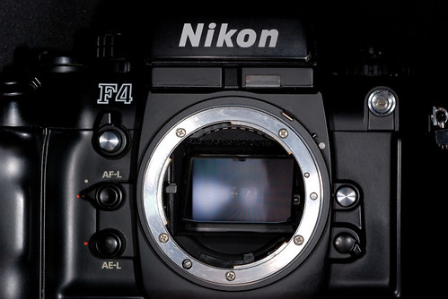 歷久彌新的 F-mount，可以支援最多 Nikkor 鏡頭是 F4 的最大特色