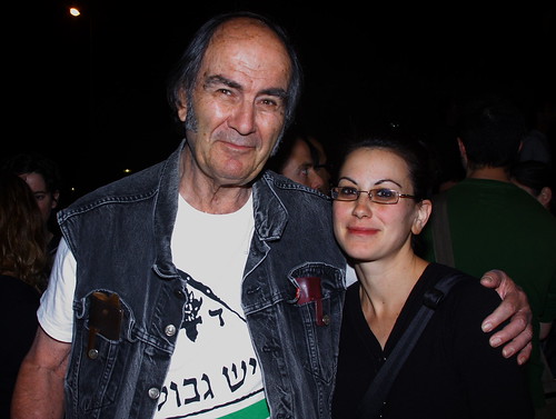 נעצר בשל הבעת דעה. גדעון ספירו ובתו, ירושלים 2010