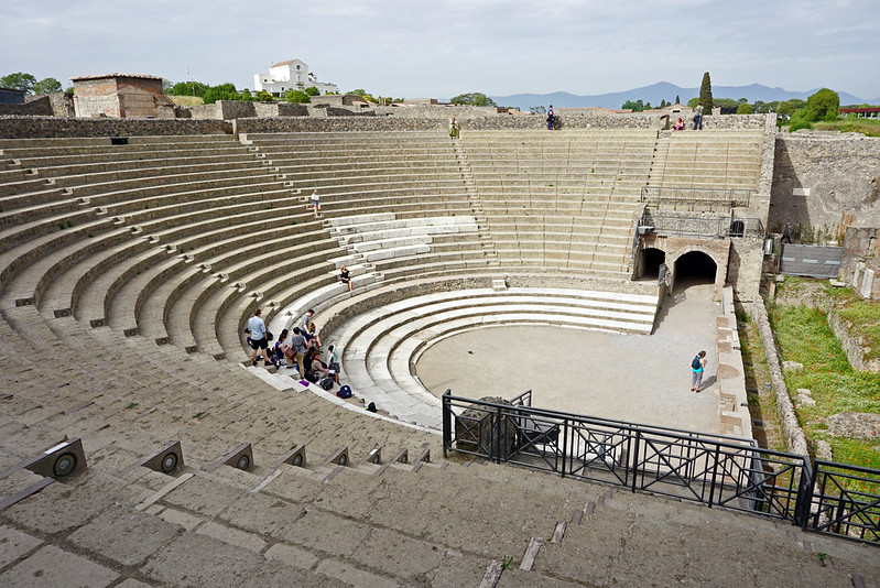 Large Theatre of Pompeii<br/>© <a href="https://flickr.com/people/38743501@N08" target="_blank" rel="nofollow">38743501@N08</a> (<a href="https://flickr.com/photo.gne?id=35650655416" target="_blank" rel="nofollow">Flickr</a>)
