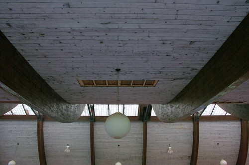 Curved ceiling in the skating rink