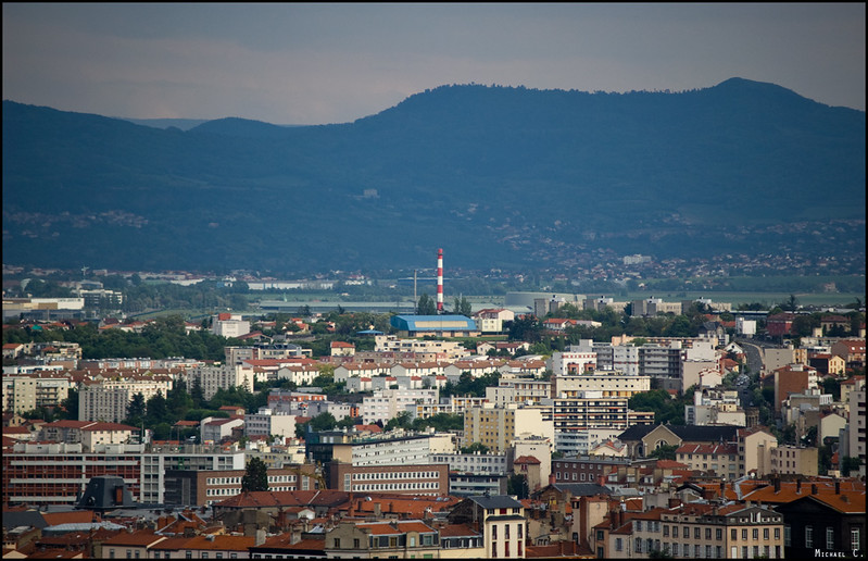 View of Clermont-Ferrand from the Parc de Montjuzet<br/>© <a href="https://flickr.com/people/37313543@N05" target="_blank" rel="nofollow">37313543@N05</a> (<a href="https://flickr.com/photo.gne?id=4870811625" target="_blank" rel="nofollow">Flickr</a>)