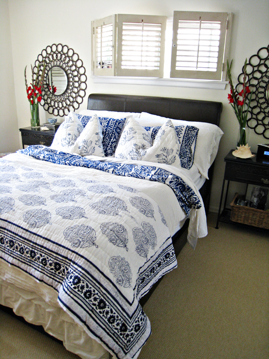 blue and white mixed floral print bedding+master bedroom decor ideas+large clircles mirrors