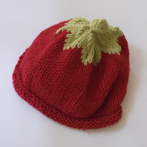 tomato baby hat (by bookgrl)