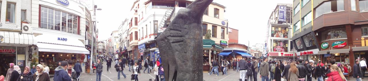 Estatua da Aguia em Besiktas Istambul