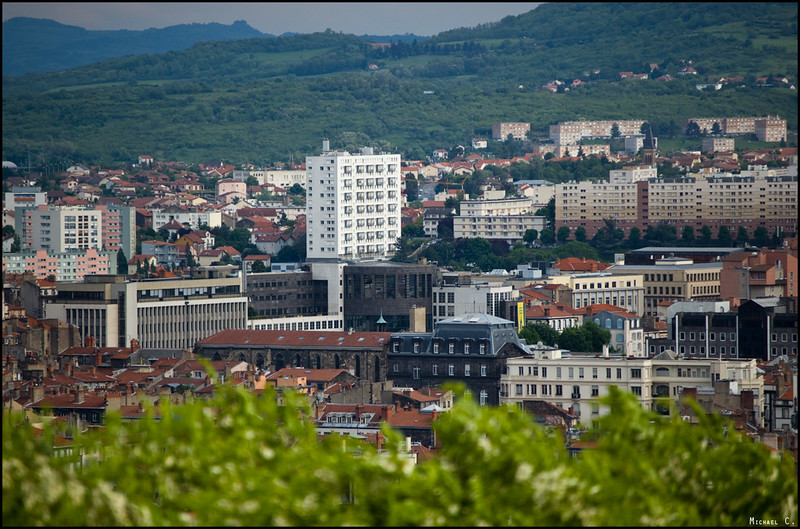 View of Clermont-Ferrand from the Parc de Montjuzet<br/>© <a href="https://flickr.com/people/37313543@N05" target="_blank" rel="nofollow">37313543@N05</a> (<a href="https://flickr.com/photo.gne?id=4871421554" target="_blank" rel="nofollow">Flickr</a>)