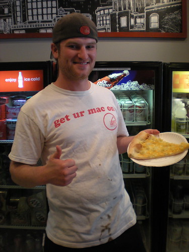 Jack with Mac n' Cheese pizza