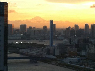 Ｓ棟での富士山は天気が良い日の夕日はこん...
