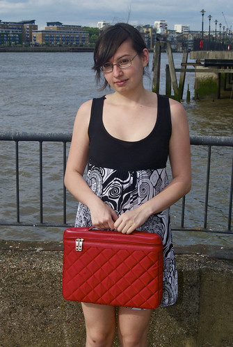 Girly Laptop Bag Review: Slim from Knomo - Miss Geeky