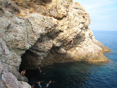 Tranki resting before the crux on the 7a+