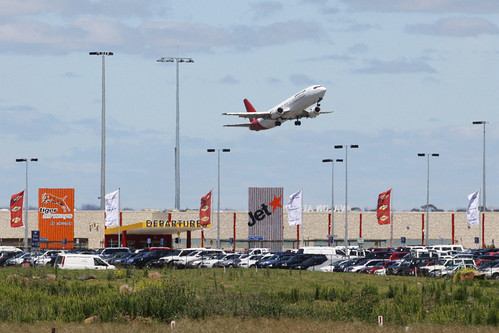 Have we got the wrong airport? Qantas 737 takes off from Avalon on a pilot training run