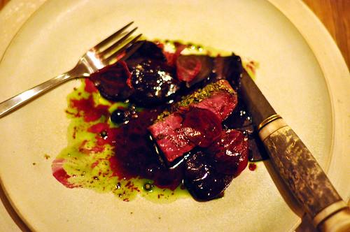 Restaurant Noma: Råbuk med rødbede, timian og røde bær