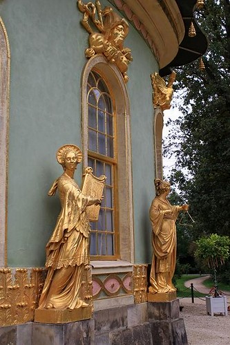 statue at Chinese Tea House in Park Sanssouci