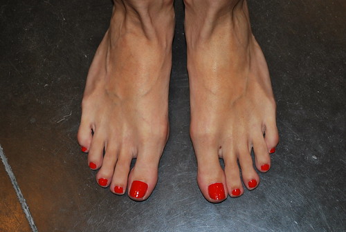 Hania long toes