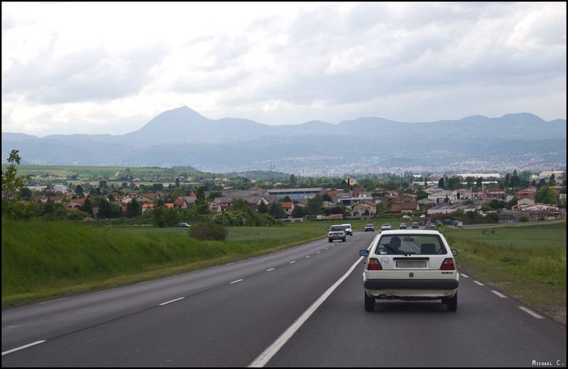 Road to Clermont Ferrand (D769)<br/>© <a href="https://flickr.com/people/37313543@N05" target="_blank" rel="nofollow">37313543@N05</a> (<a href="https://flickr.com/photo.gne?id=4840184281" target="_blank" rel="nofollow">Flickr</a>)